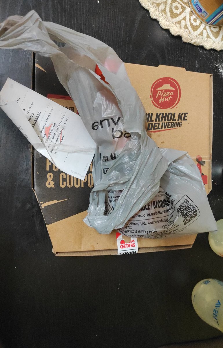 arbind_official's tweet photo. @PizzaHutIN  @zomato  Pizza Hut is running a fraud in the name of restaurant packaging they charged 45 rupee and delivered it without packaging. https://t.co/jLC5tprXCd