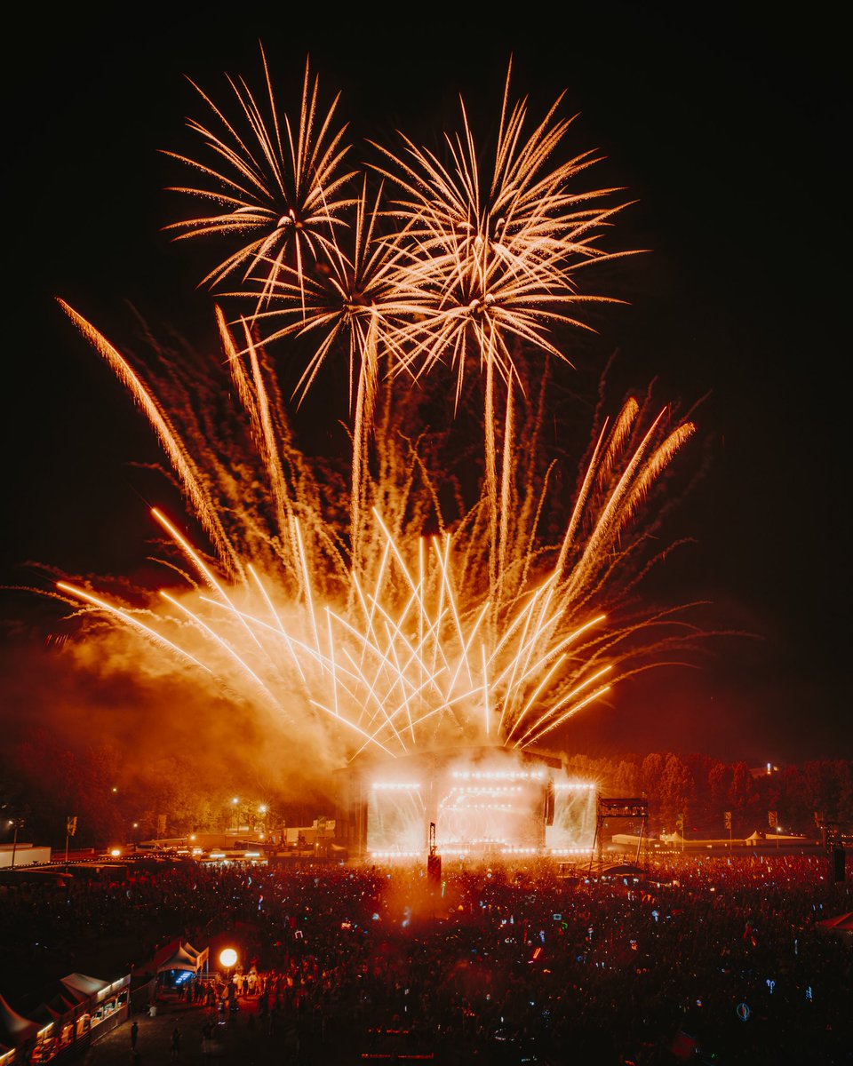 odesza's tweet photo. An incredible return to the farm, thank you for an amazing night Bonnaroo! https://t.co/CFsbpicyub