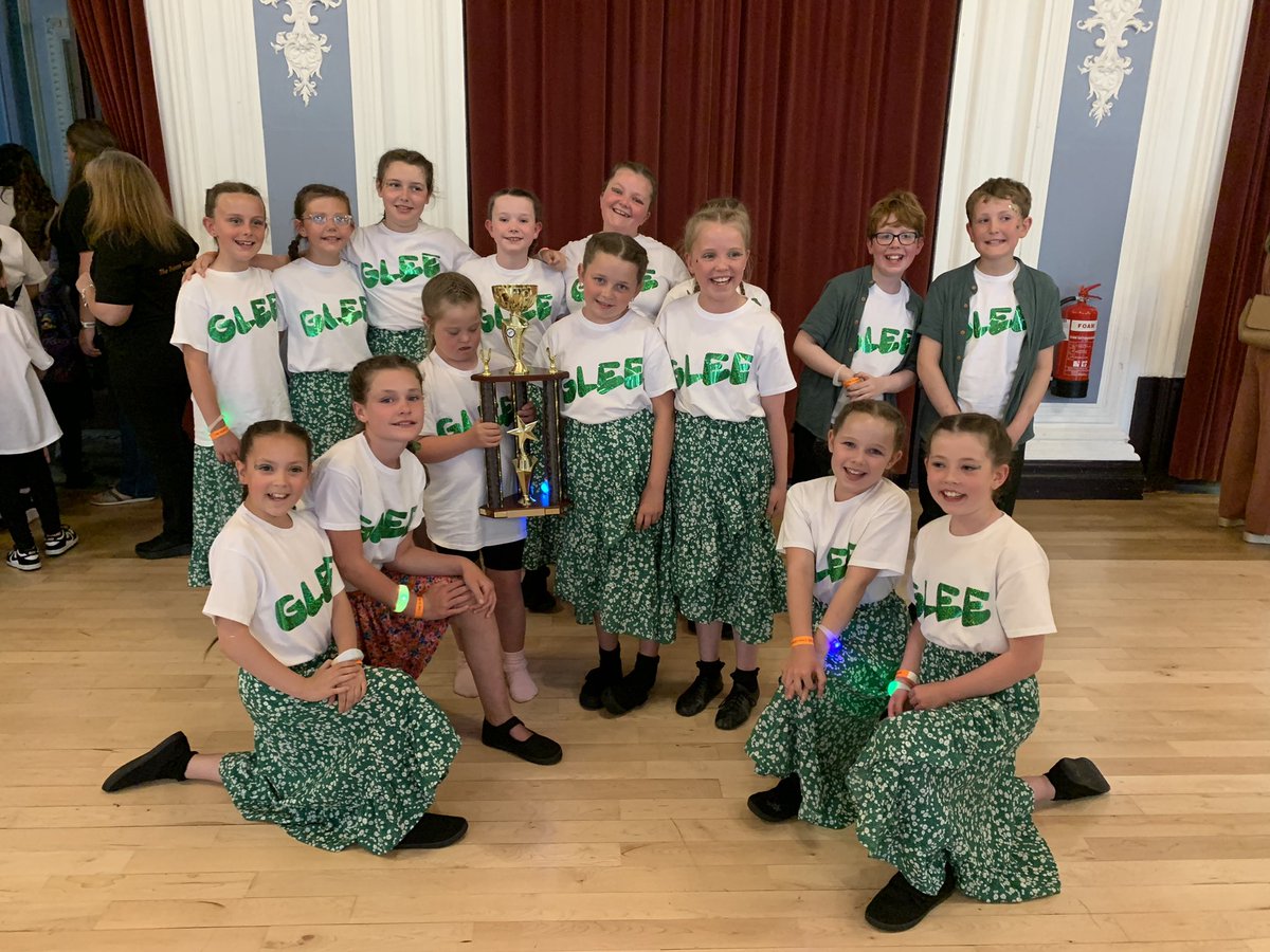 MissStalkerBX's tweet photo. 🌟 National Glee Choir Finalists 🌟 
We might not have won the trophy today, but we could not be more proud of our central regional winning choir 🥹🫶🏼 They sang and danced their socks off! Definitely small but mighty 🥳 Big congratulations to the amazing @WallacestonePS! https://t.co/GHBsS64EN9