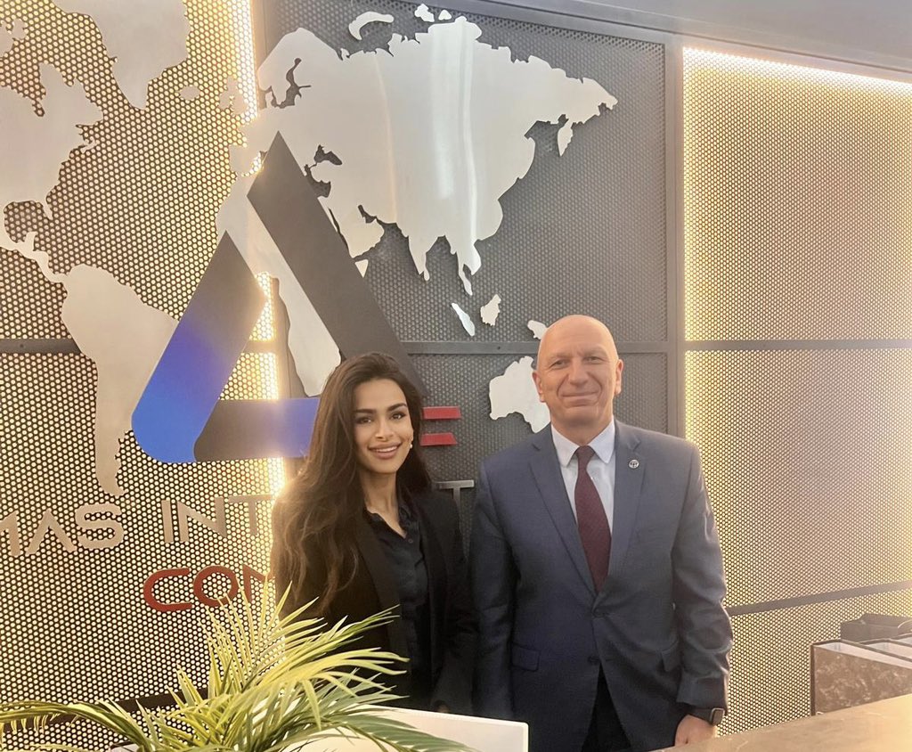 GhassanAlkhoja's tweet photo. Always a privilege to meet with young #Kuwait professionals like Almas BuQammaz  @asbq_ .. a champion for women’s #economic empowerment and for workers’ rights in #Kuwait. 

@WorldBankMENA 
#الكويت #البنك_الدولي
#gender 

https://t.co/CQpv9hTwIk https://t.co/Q0NXOw4MWO