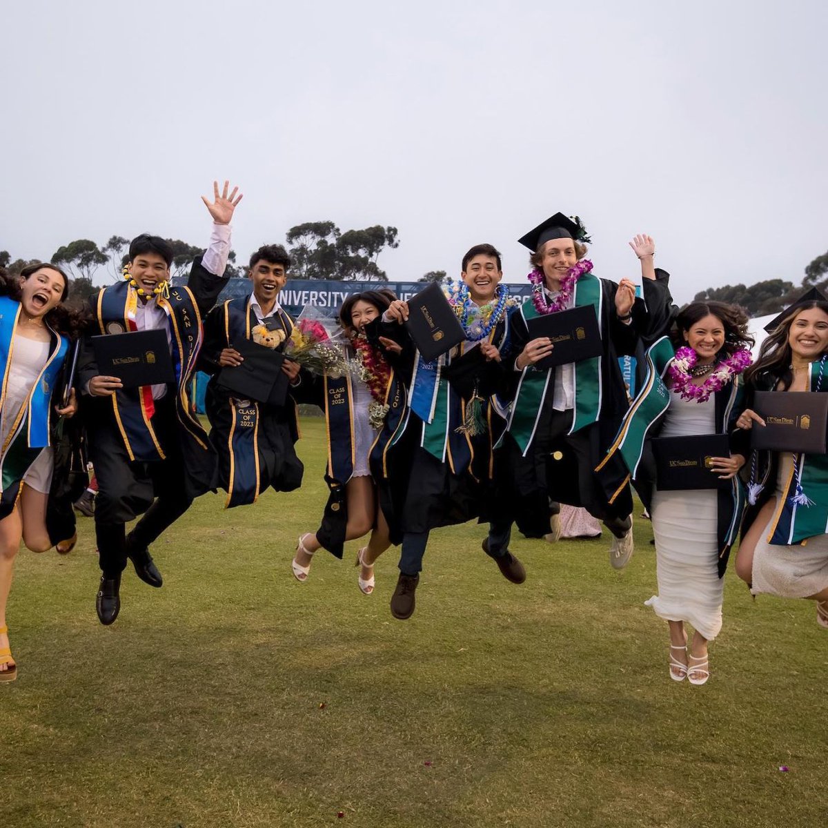 UCSanDiego's tweet photo. UC San Diego Class of 2023: All of your hard work has led to this moment and we're so proud of you. You will forever be a #TritonForLife. π± π
To watch today's ceremonies live or for more information visit: https://t.co/MRwwz7NkKx
#UCSD2023 #UCSDGrad #UCSD #UCSanDiego https://t.co/Et4JVZQptc