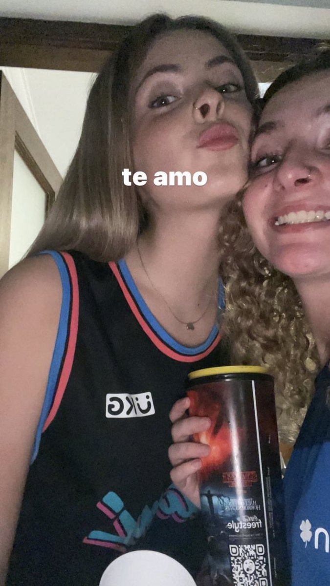 No te conocía tanto y pensaba que eras medio boluda. Ahora sigo pensando que sos medio boluda pero no se que haría sin conocerte lolin 🧡