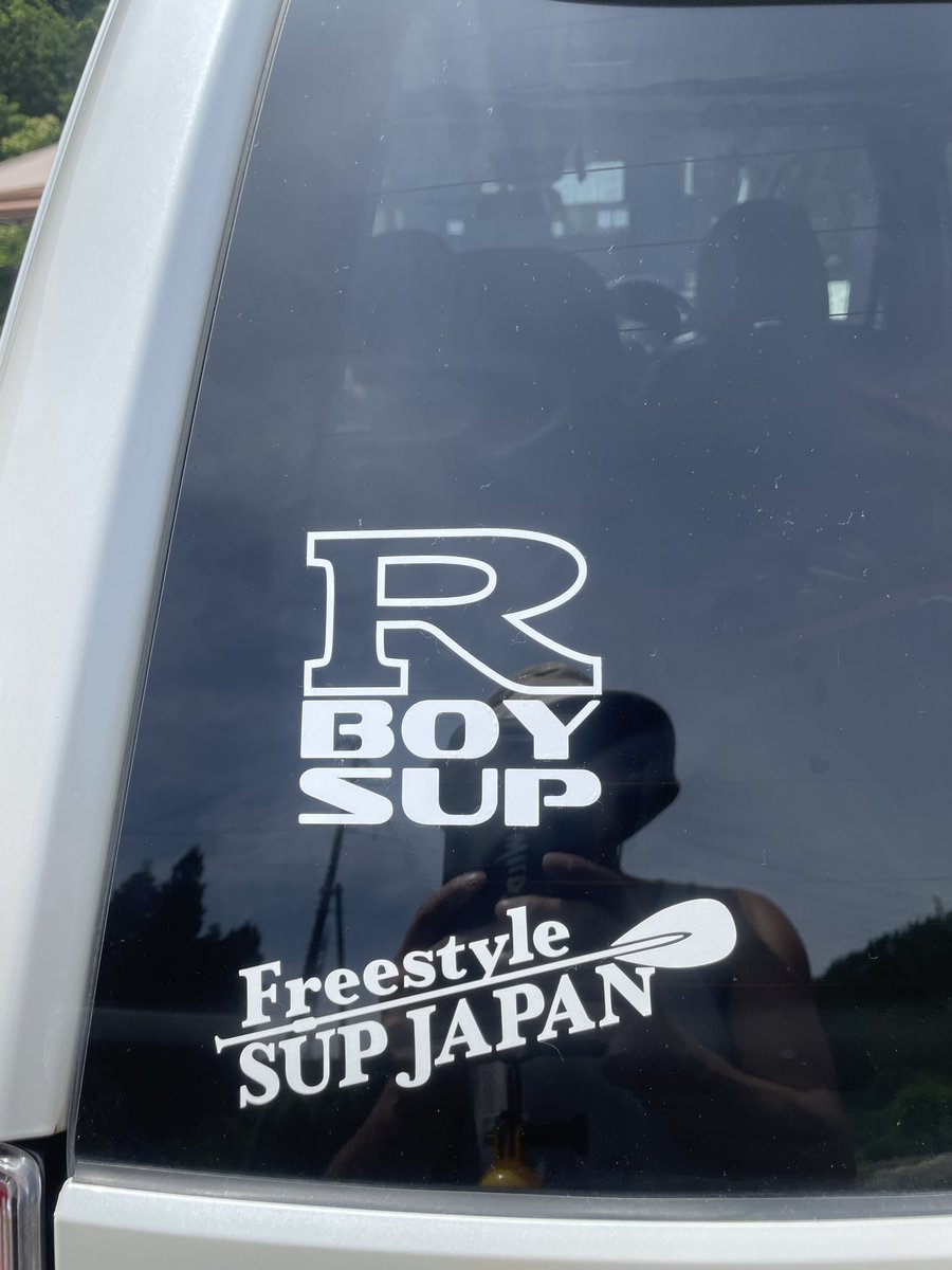 rboy_sup's tweet photo. ロゴ作って、ステッカー作って貼ってみた！全部試作、しばらく貼って眺めて、修正入れるかも？ https://t.co/TUYPwrho5g
