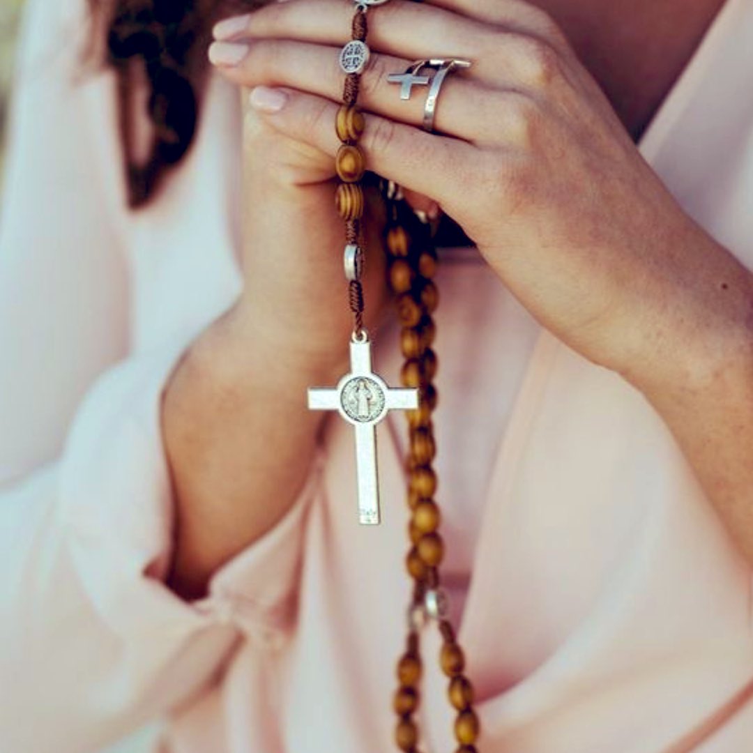 RosaryMum's tweet photo. “There is no problem, I tell you, no matter how difficult it is, that we cannot resolve by the prayer of the Holy Rosary.”
 Sister Lucia dos Santos, Fatima https://t.co/nQsq6i4YXb