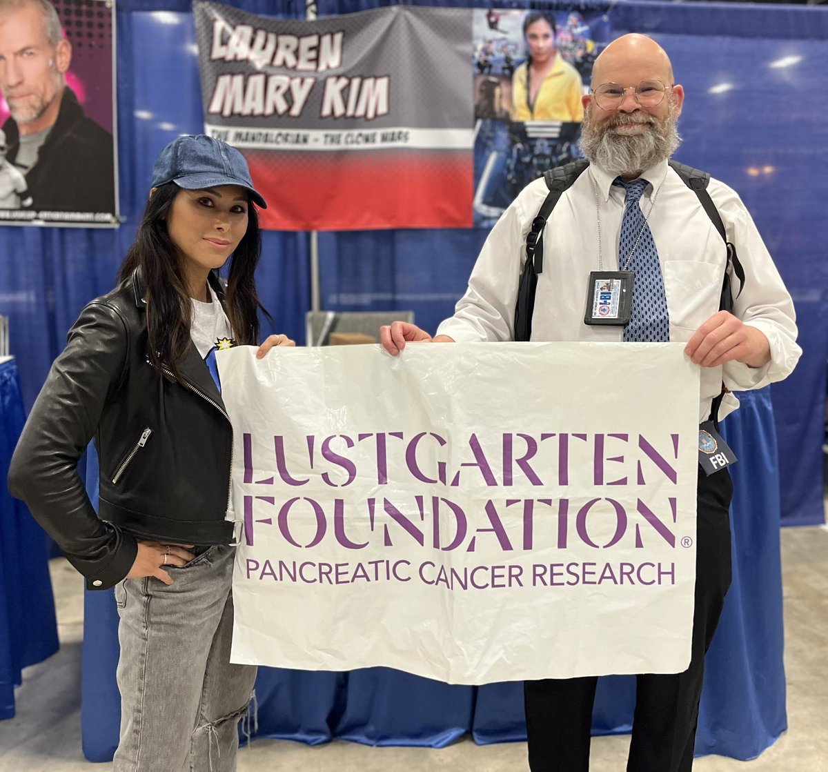 ZombieLeader1's tweet photo. Thank you, @starwars @LaurenMaryKim, for taking a moment to show support for those affected by pancreatic cancer at @ContropolisMA, Marlborough, MA. If you would like to donate to @lustgartenfdn, please go to: https://t.co/MnJPRZif9y. ๐ #starwars #xfiles #contropolisma #cosplay https://t.co/TCjHcvJwXa