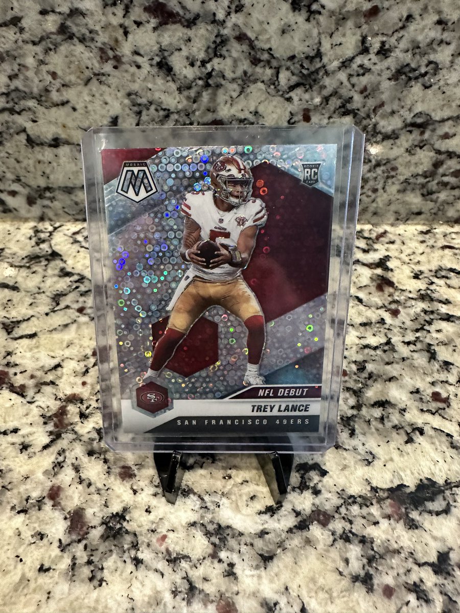 Let’s run it back! Giveaway Sunday. Trey Lance Mosaic Disco Rookie. Winner drawn Next Sunday night. 

To Enter:

1) Retweet and Like this tweet

2) Tag 2 Friends

3) Follow me @BeersBowman 

#Giveaway  #thehobby  #sportscards #NFL #49ers