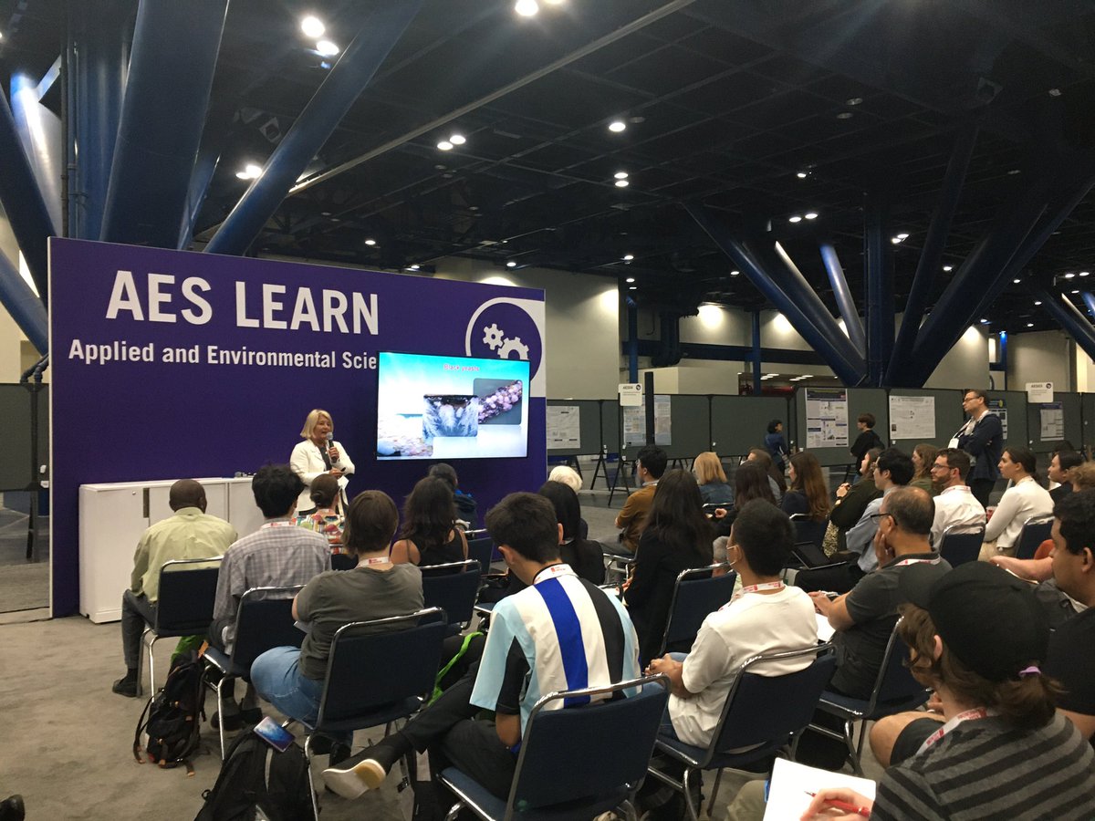 Learning about fungi in extreme environments! 🤓🍄 #ASMicrobe #science #fungi #networking #womeninscience