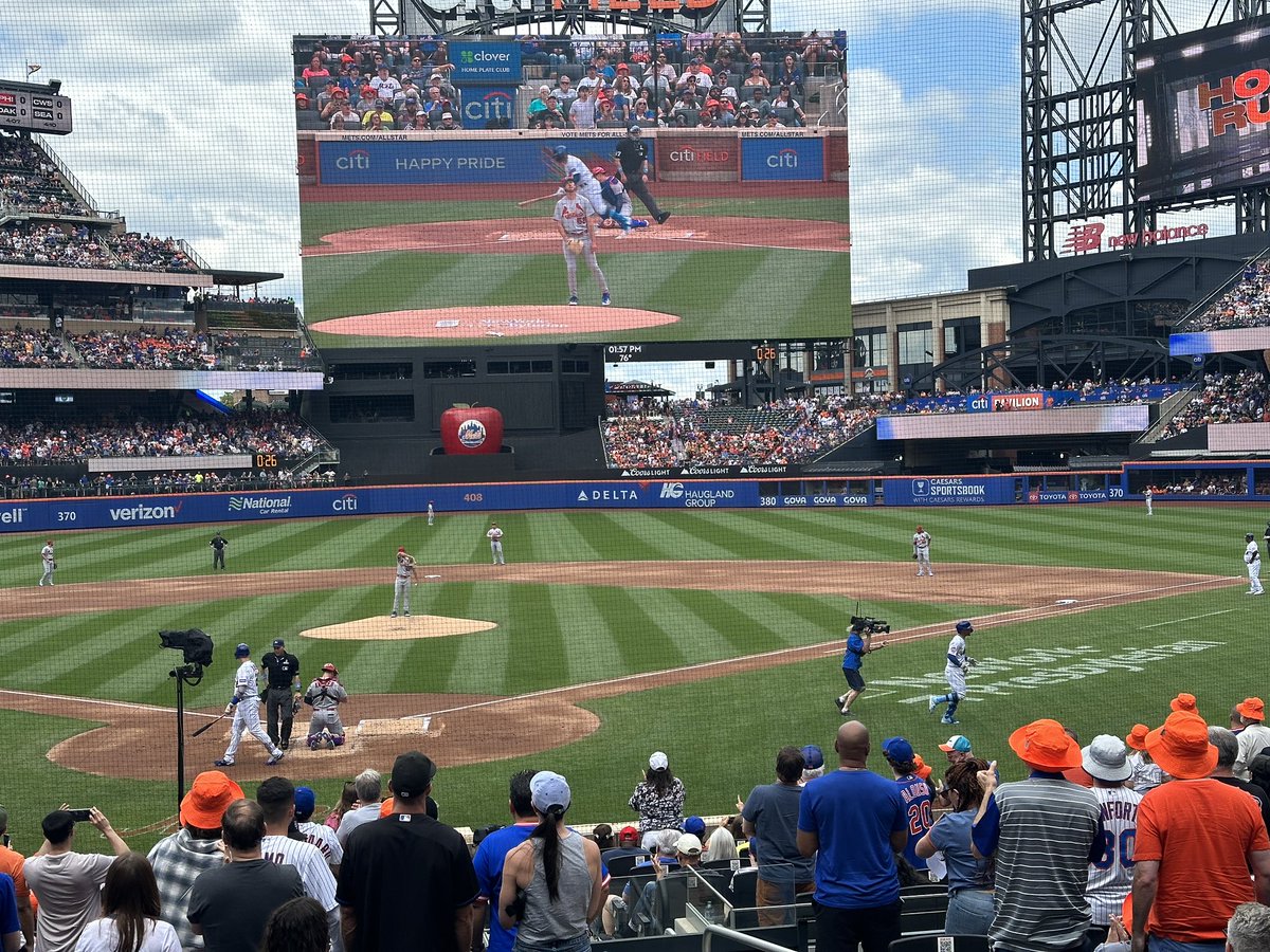 onewingedkefka's tweet photo. I yelled “HAPPY FATHER’S DAY FRANCISCO!” right before he hit this homer. The seat attendant came over and gave me a high five after.  @Lindor12BC https://t.co/ZKeWecSYSv