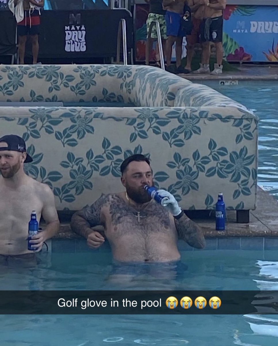 wolfeword's tweet photo. Golf glove in the pool guy! @OverDrive1050 @odognine2 @HayesTSN @jamiemclennan29 https://t.co/rVnlBVNvPG