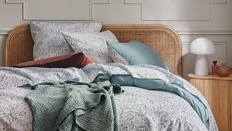 LiensLinnen's tweet image. Laat je betoveren door de schitterende kleuren en het prachtige ontwerp geïnspireerd op de mysterieuze diepten van de oceaan, brengt de beddengoedlijn Sous L'océan van Essix een vleugje magie in je slaapkamer. 

#lienslinnen #lienslinnenwinkel #essix #dekbedovertrek