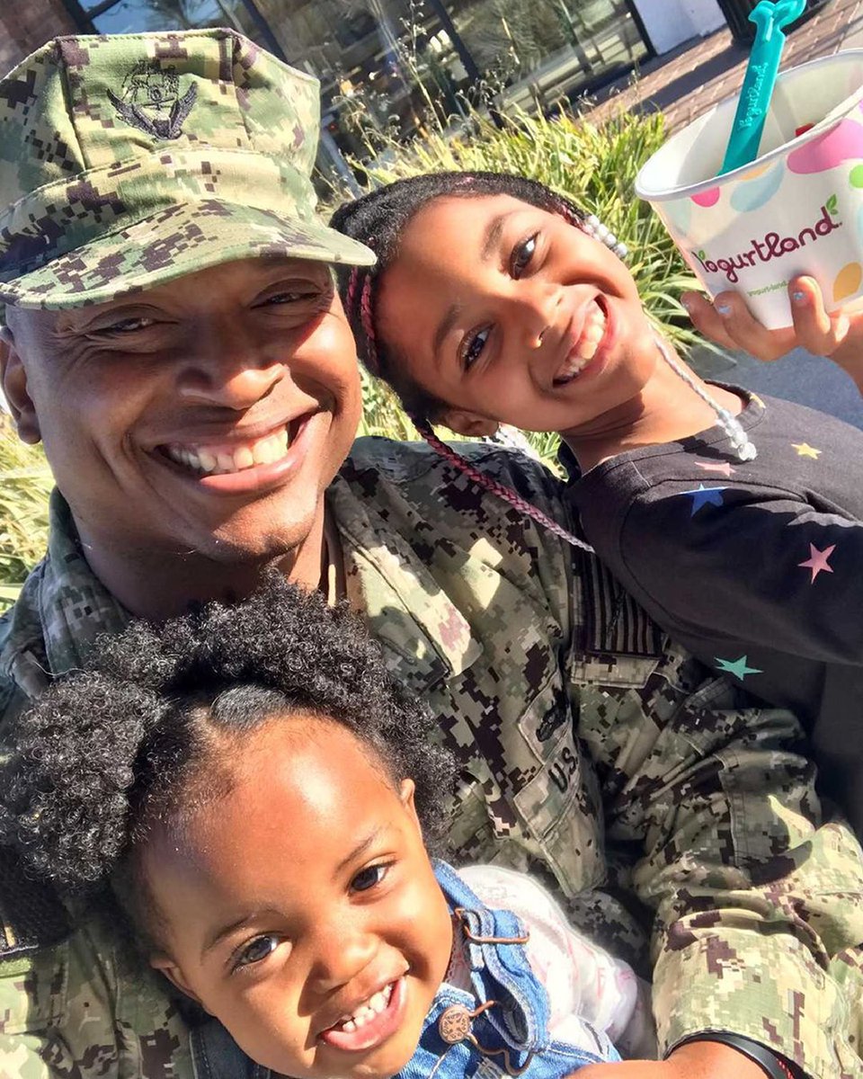 YogurtlandLV's tweet image. Double the sweetness, double the love! Celebrate Father's Day with a tasty treat from Yogurtland, creating special moments with Dad and his little #Yogurtland fans. 💙🍦Happy Father's Day to all the incredible dads out there! 

#YogurtlandLove #FathersDayFun #SweetMoments #Dad