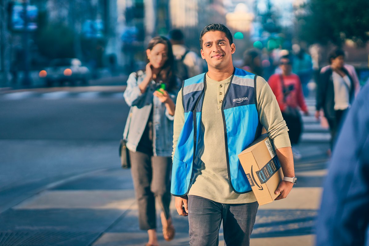 GroBroSach's tweet photo. Amazon Advertising by day, delivering packages by night 📦 

#Amazon #amazonlogistics #actor #model #modeling #booked #bookedandbusy #amazoninfluencer #commercial #commercialactor https://t.co/Am1Rfvlvtm