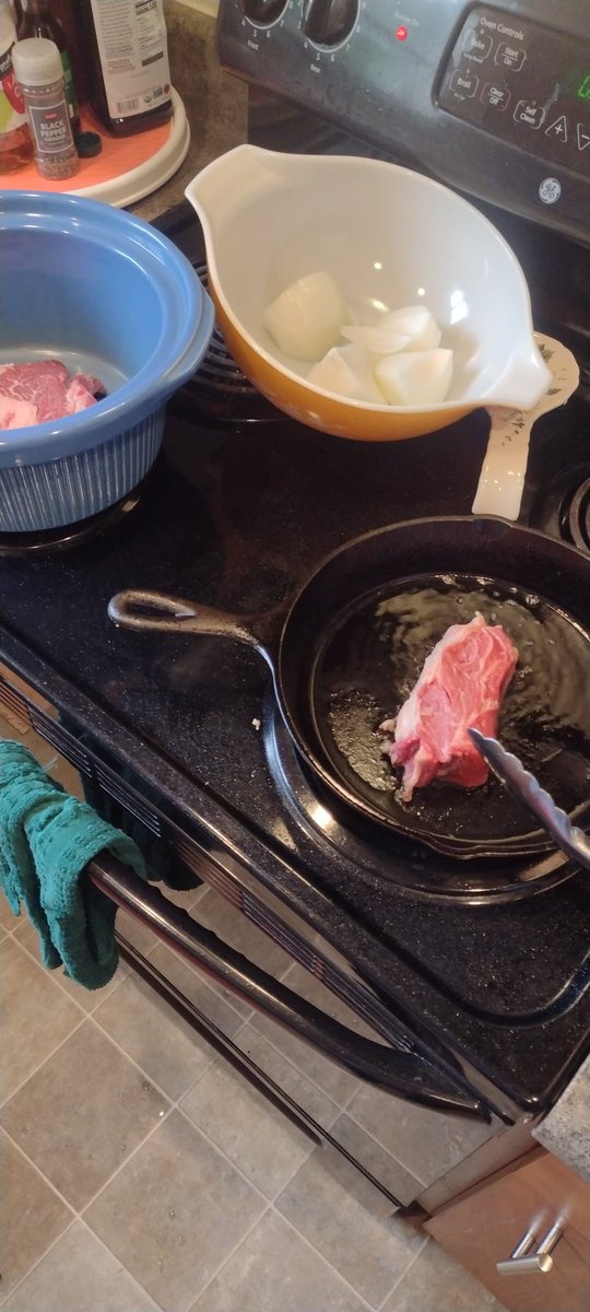 writetoeat's tweet photo. Working on pot roast for the Dads No Longer With Us #FathersDay2023 https://t.co/a11pfAu2fY
