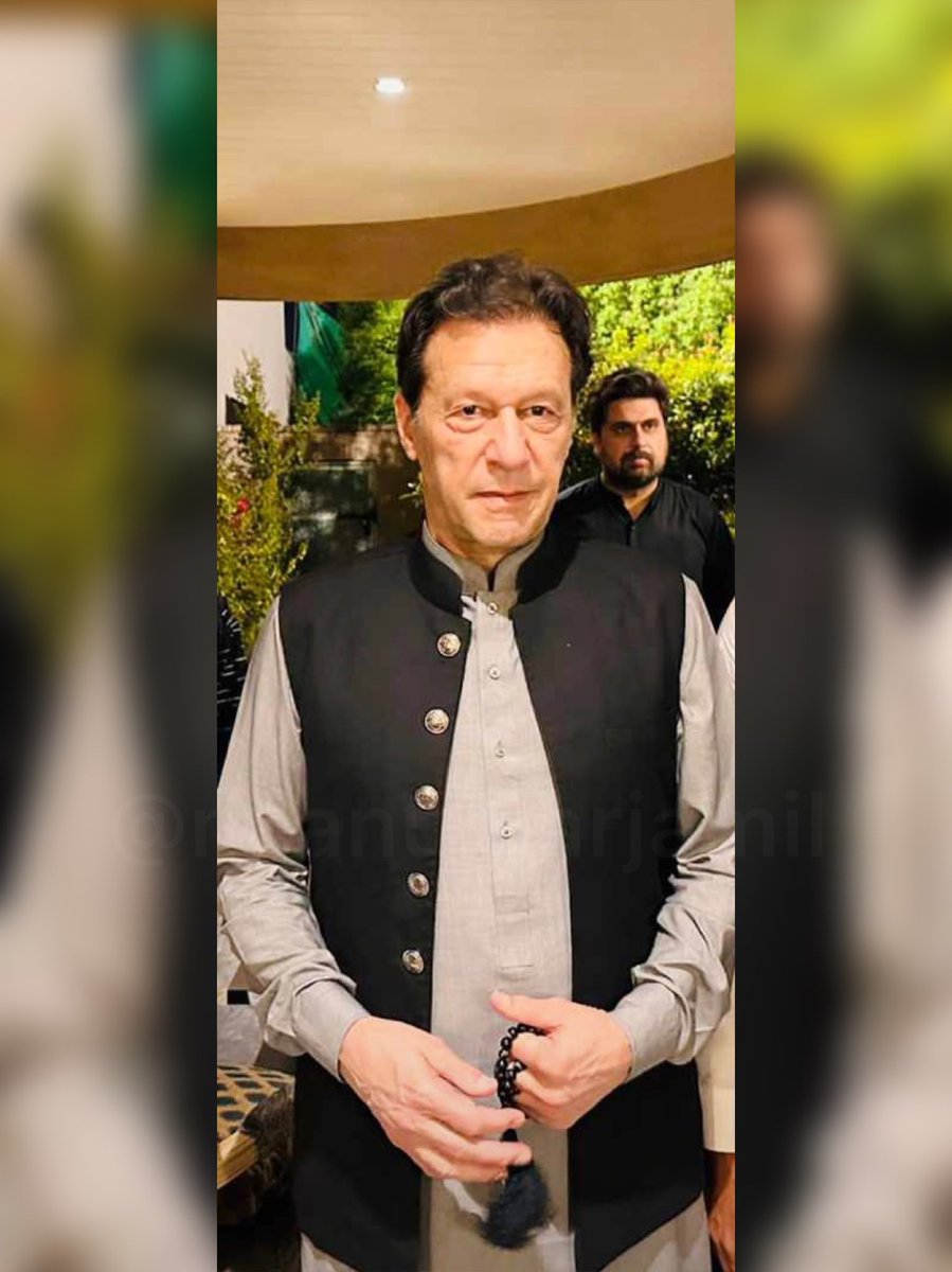 جب بھی عمران خان کی تصویر دیکھو ایک انگوٹھا لائک اور دوسرا انگوٹھا ریٹویٹ والے بٹن پر رکھ دیا کرو