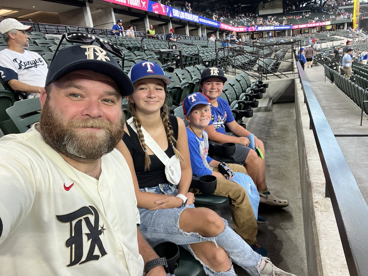 Larry Hooper tweet media