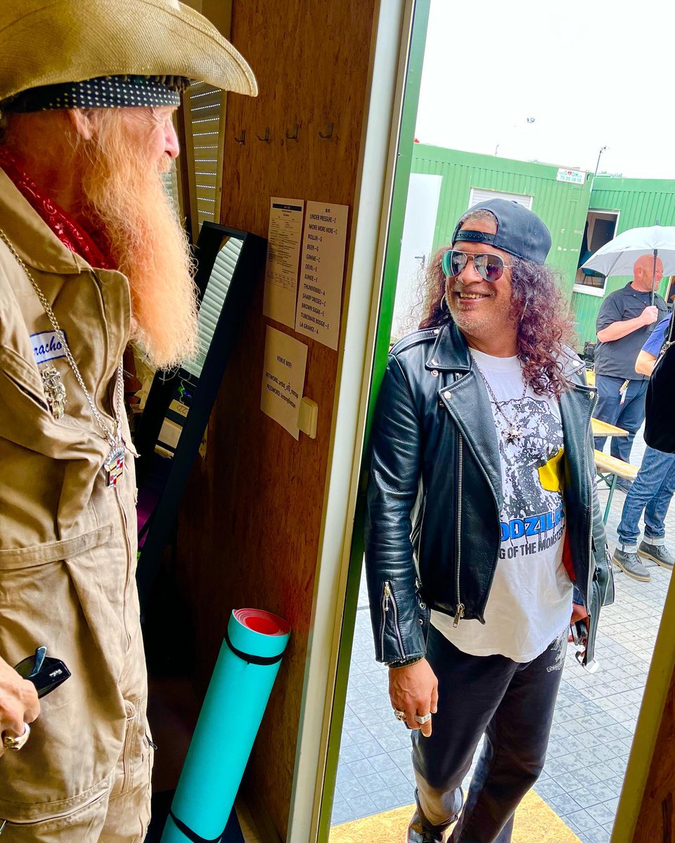 addict_slash's tweet image. Off stage yesterday @slash @billyfgibbons @DuffMcKagan Austin Hanks #danemark #copenhagen 🇩🇰 @copenhell #copenhell @slash @gunsnroses #Slash
