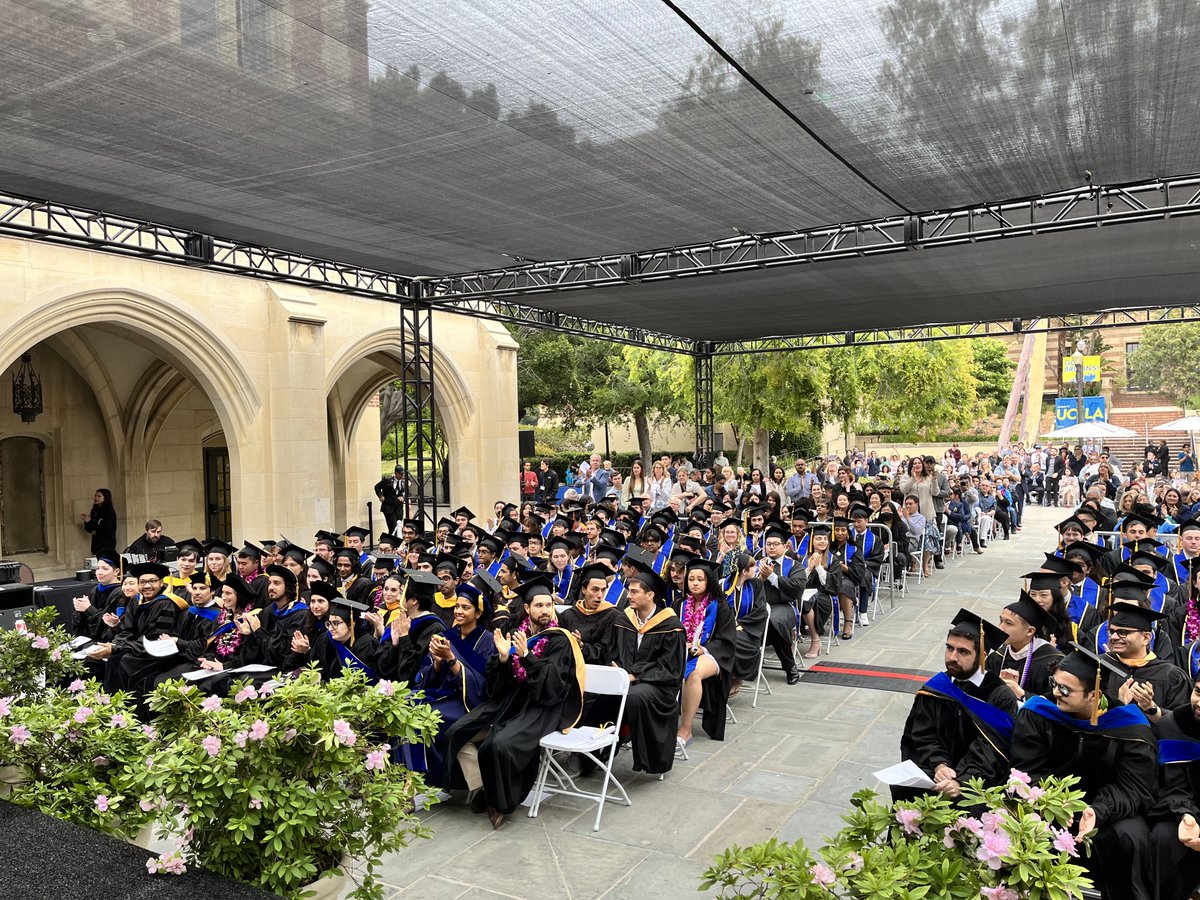 ZhongboK's tweet photo. Attending department commencement ceremony. @Fanyi_Zhao gave a student speech! Congratulations, everyone π€©π€©πͺπͺ https://t.co/aa5Vcsp3yy