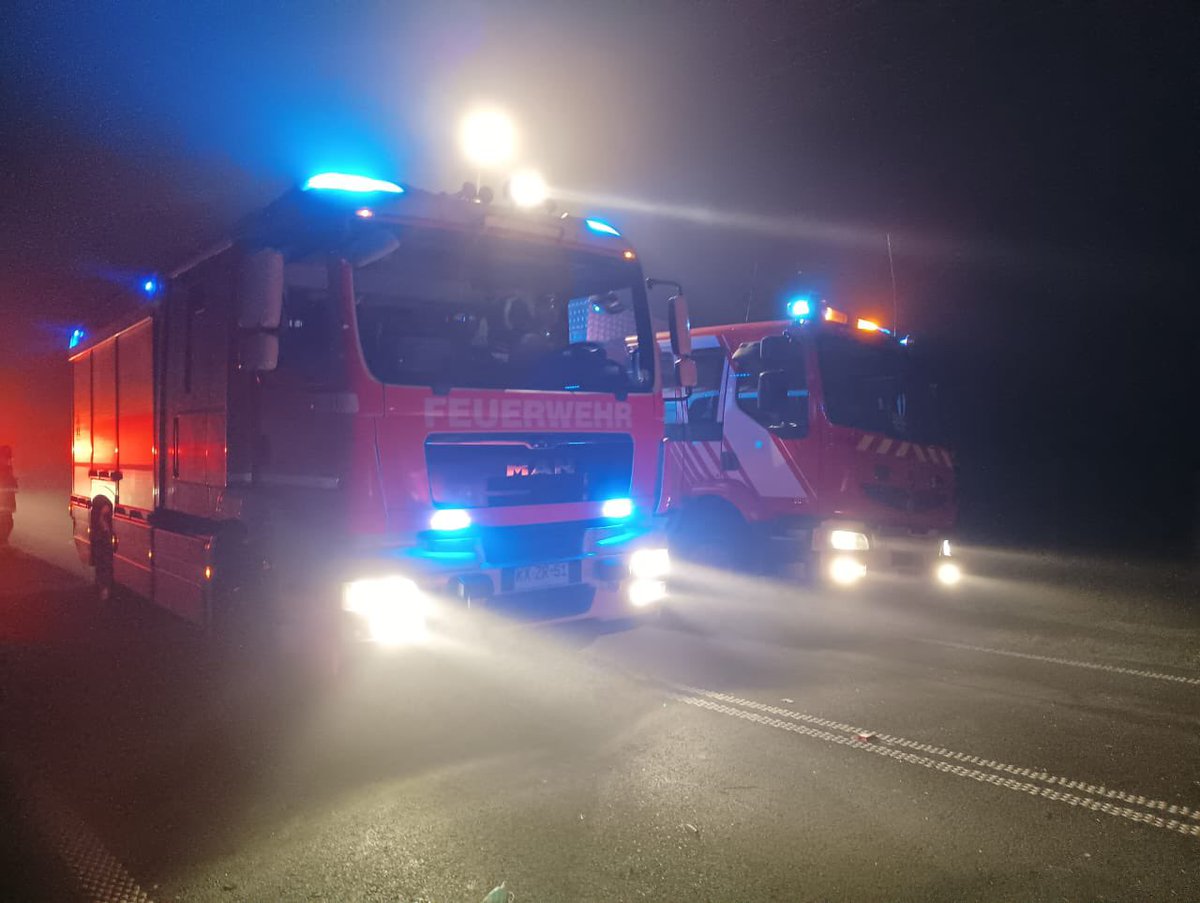 SegundaLaUnion's tweet photo. Durante la noche de este sábado, nuestra unidad BX-2 trabajó en conjunto a la Primera Cia. Camino a Puerto Nuevo por colisión de alta energía de 2 vehículos menores dejando una persona fallecida #bomberosdechile #launioncl https://t.co/NqAGZDG7D7