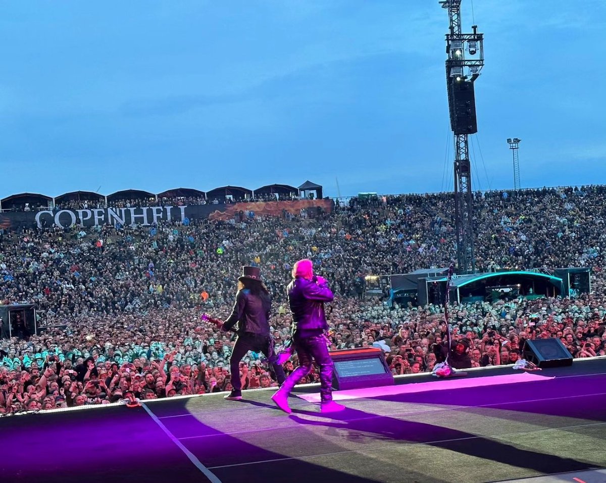 addict_slash's tweet image. Last night gig #danemark #copenhagen 🇩🇰 @copenhell #copenhell @slash @gunsnroses #Slash #gunsnroses 📷 @deljamesgang ©️