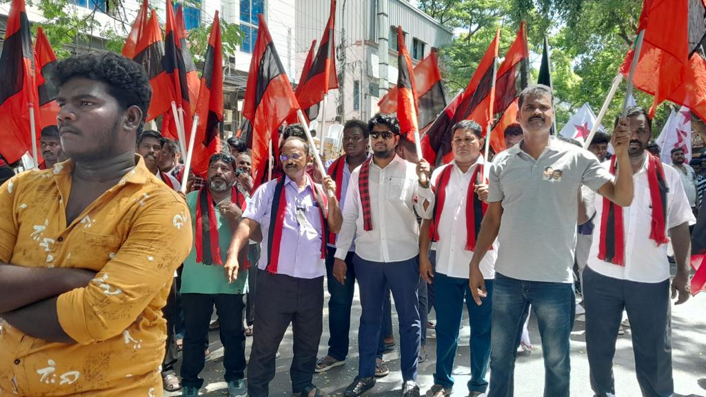 duraivaikooffl's tweet photo. தமிழக மாணவர்களின் எதிர்காலத்தை கேள்விக்குரியாக்கும் வகையில் பட்டமளிப்பு விழாவை தாமதப்படுத்துதல் உள்ளிட்ட தமிழக ஆளுநரின் அராஜக போக்கை கண்டித்து அனைத்து மாணவர் இயக்கங்களின் கூட்டமைப்பு (FSO) சார்பில் இன்று தலைநகர் சென்னையில் ஆளுநர் மாளிகை அருகில் ஆர்ப்பாட்டம் நடைபெற்றது. https://t.co/Itj5cljlYj
