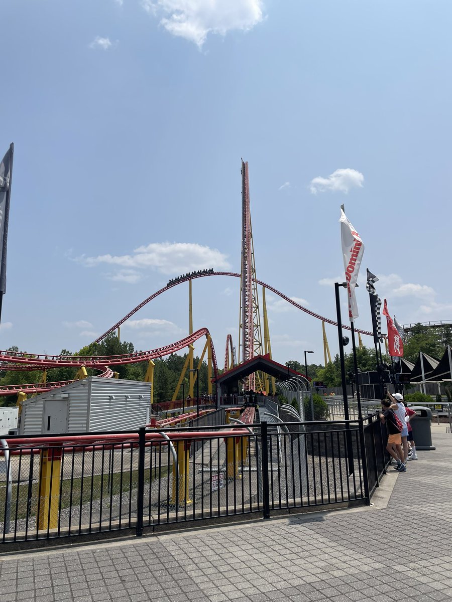 Finally overcame my fear and did a gigacoaster, 300ft tall drop..oh boy definitely saw some stars but was fun! Dang I need to do it again now cause I’m crazy hahahaa😅

#intimidator305 #kingsdominion