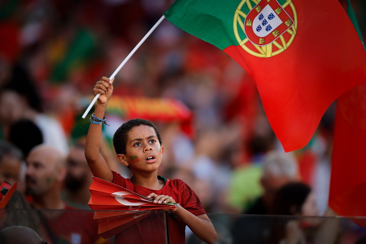 selecaoportugal's tweet photo. A família 🥰 #VesteABandeira https://t.co/4eKiLCFlon