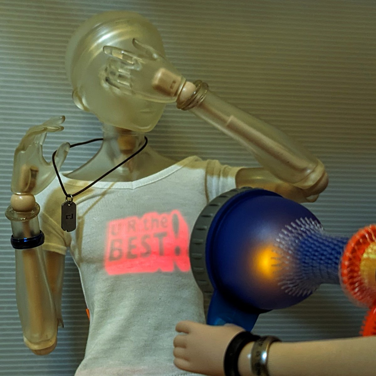rc2agog's tweet photo. "New invention: instant laser-etched t-shirts!"๐ฅ.."He'll be OK, that'll buff out"๐
#Fortoo #Mirai #Chitose #SmartDoll #actionfigure #android #invention #printedshirt #extinguisher #buffrightout #buffout #ChitosesLab #madscience #sciencegeek #geekGirl #MiraiPNW #balljointeddolls https://t.co/XvoJgxJQur