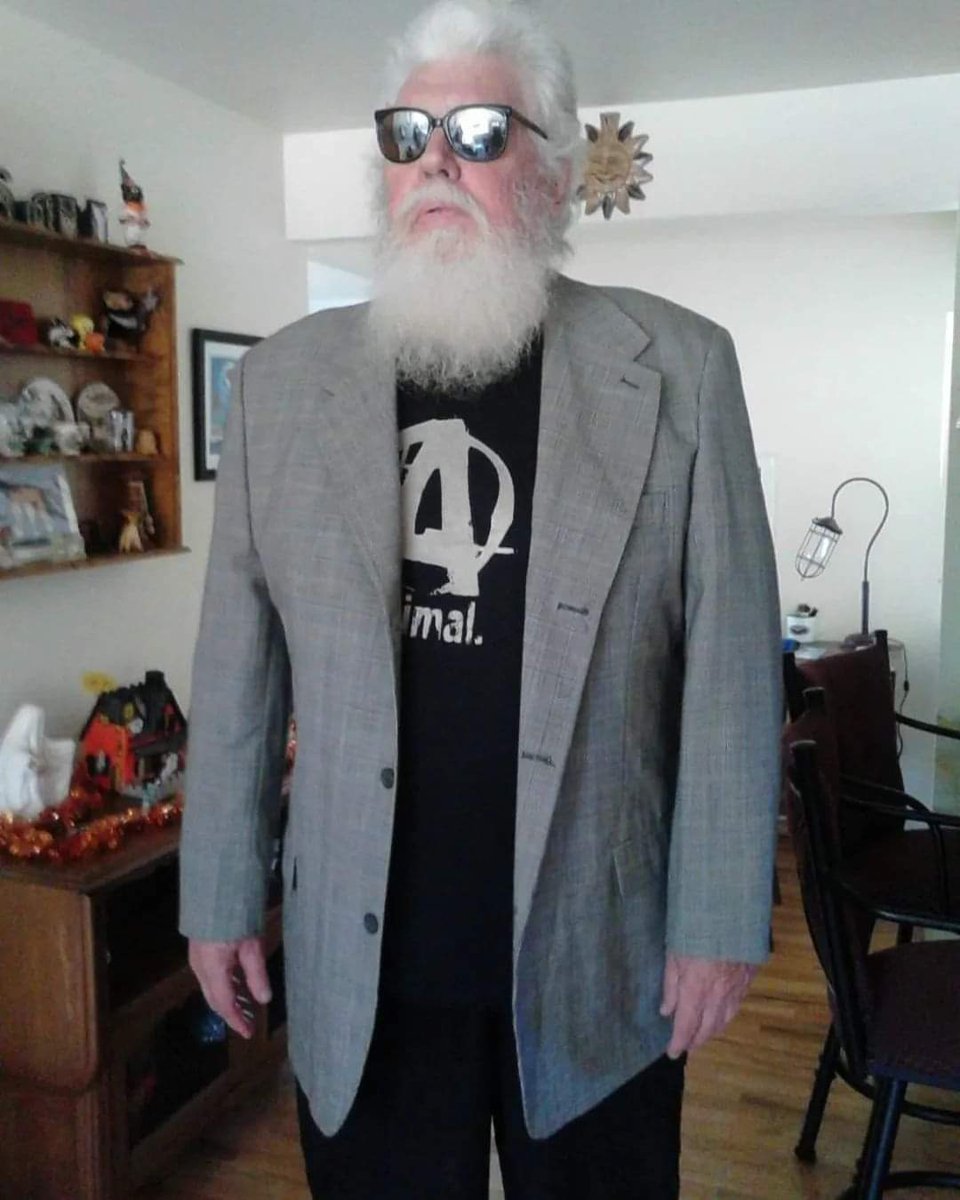 Every few years my birthday lands on Father's Day. This being a milestone birthday has me missing Dad more, I guess. I wish he had gotten to see Fucker Carlson get fired, and Trump arrested. Oh, we'd have so much to talk about. 
Happy 50 to me. Miss you, Dad.