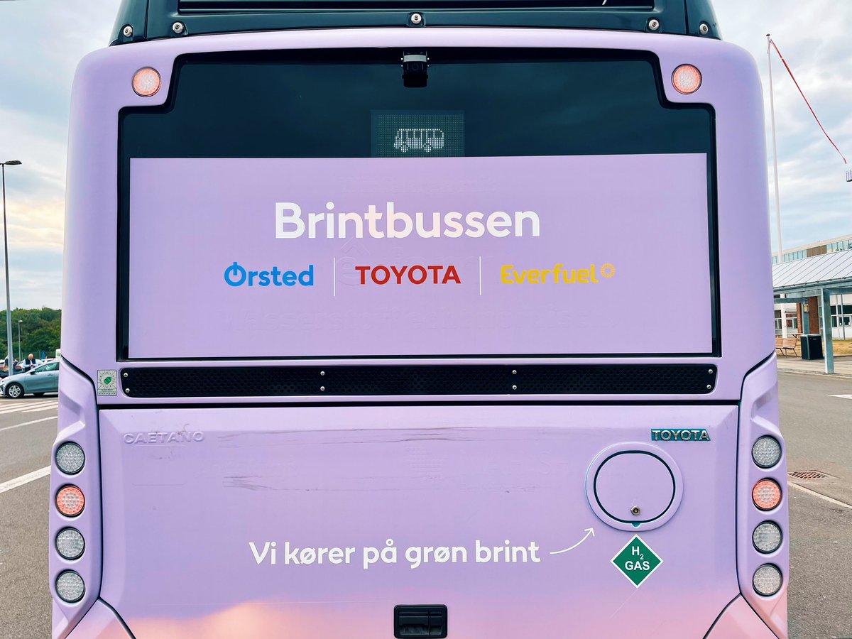 VictoriaTilsted's tweet photo. TAK FOR I ÅR #fmdk 🩷 I @OrstedDK deltog vi i 35 debatter/events, havde arrangementer og kørte flere hundrede fra lufthavn til Folkemødet i vores brintbus sammen med @toyotadanmark og @EverfuelEU 🚌 Jeg glæder mig allerede til 2024 - for hvor har det været sjovt og værdifuldt 👏🏻 https://t.co/u5TqVwgIxI