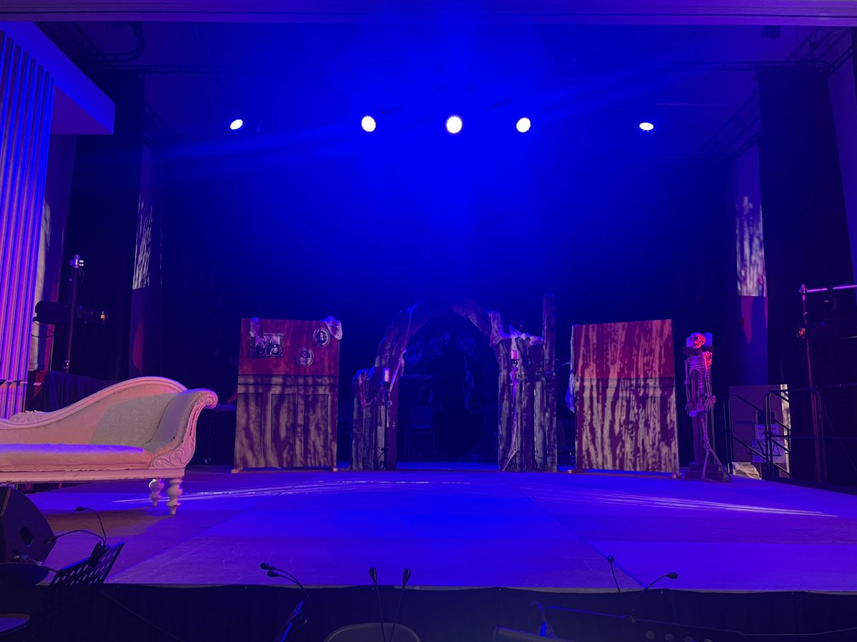 How amazing does our stage look with the fantastic lights by KF Sound & Lighting? We can’t believe it’s show week already! We hope you are coming to join us this week 🤩🎟️

@MrsCreaneyHT @CoatbridgeHigh @DhtMills @CHSMusicDrama