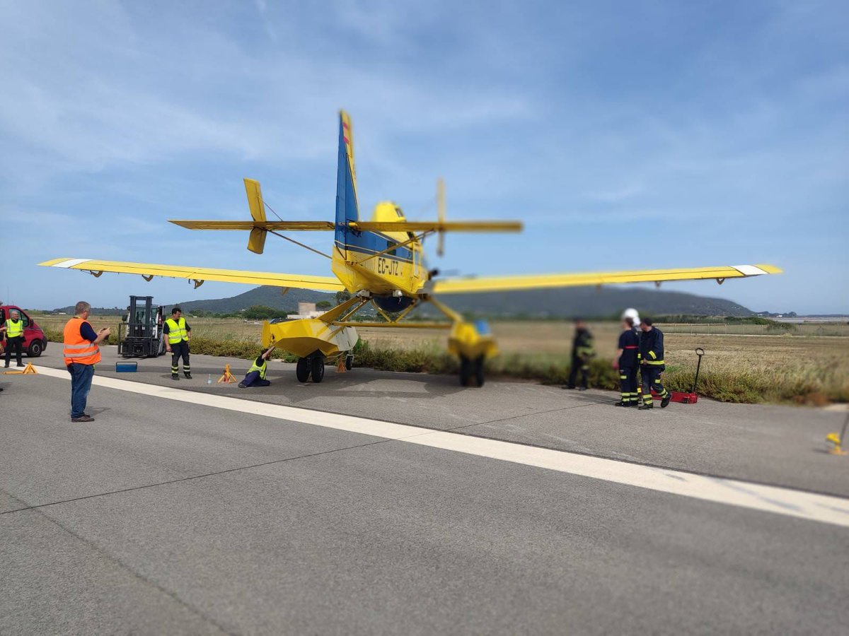 ibanat_IB's tweet photo. Celebram que el pilot de l'avió de l'#OIFF que ha tengut un incident mentre aterrava a l'aeroport d'Eivissa n'hagi sortit ilès.
L'aparell ben aviat tornarà a estar operatiu. Gràcies a tots els qui han col▪︎laborat en resoldre la incidència https://t.co/tFCyaSQcC1