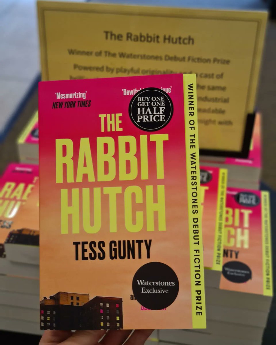 WstonesDundee's tweet image. The winner of the inaugural Waterstones Debut Fiction Prize is now out in paperback! The Rabbit Hutch by Tess Gunty is a savagely beautiful and bitingly funny snapshot of contemporary America. Bold, experimental and brilliantly written 📚🐇📚 #wdfp #tessgunty #therabbithutch