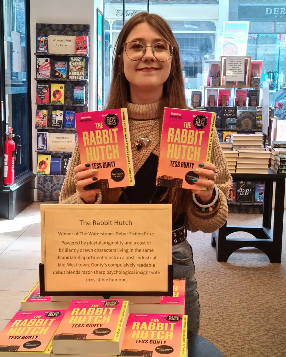 WstonesDundee's tweet image. The winner of the inaugural Waterstones Debut Fiction Prize is now out in paperback! The Rabbit Hutch by Tess Gunty is a savagely beautiful and bitingly funny snapshot of contemporary America. Bold, experimental and brilliantly written 📚🐇📚 #wdfp #tessgunty #therabbithutch