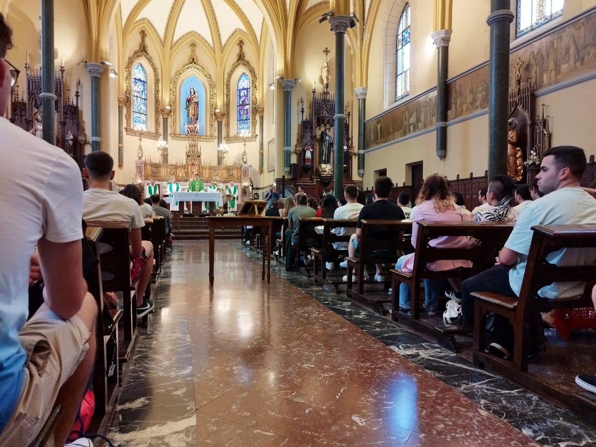 XabiCamino's tweet photo. Intensa jornada de precampamentos en Bilbao. Tiempo para la coordinación, la celebración de la fe y la convivencia entre los más de 120 animadores y salesianos que acompañaremos los campamentos del IEF en Logroño y Somalo. Gracias por este nuevo #VeranoSalesiano #AbrimosCaminos https://t.co/0JNhgFPMde