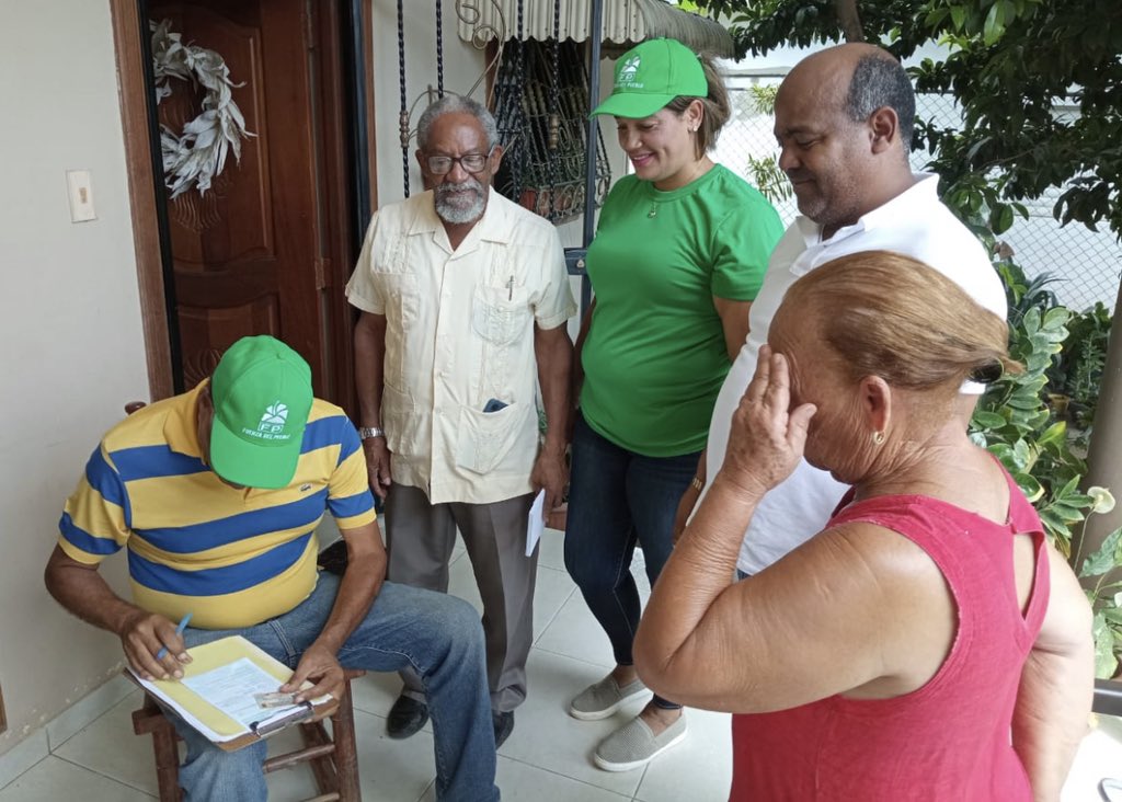 La próxima Regidora por Montecristi @yvelissefermin en la jornada de afiliación #RumboADosMillones con @leonelfernandez