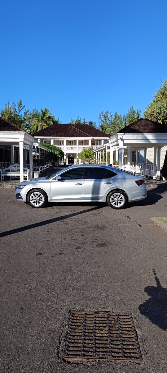 ZotVTC's tweet photo. Transfert de l'aéroport vers un hôtel de l'Ouest de l'Ile pour ma cliente 
Contactez-nous ou réservez en ligne pour vos transferts à #laréunion #vtc #chauffeurvtc #vtcreunion #chauffeurprivé #réunion #iledelareunion #chauffeur https://t.co/InLmCXnfn1