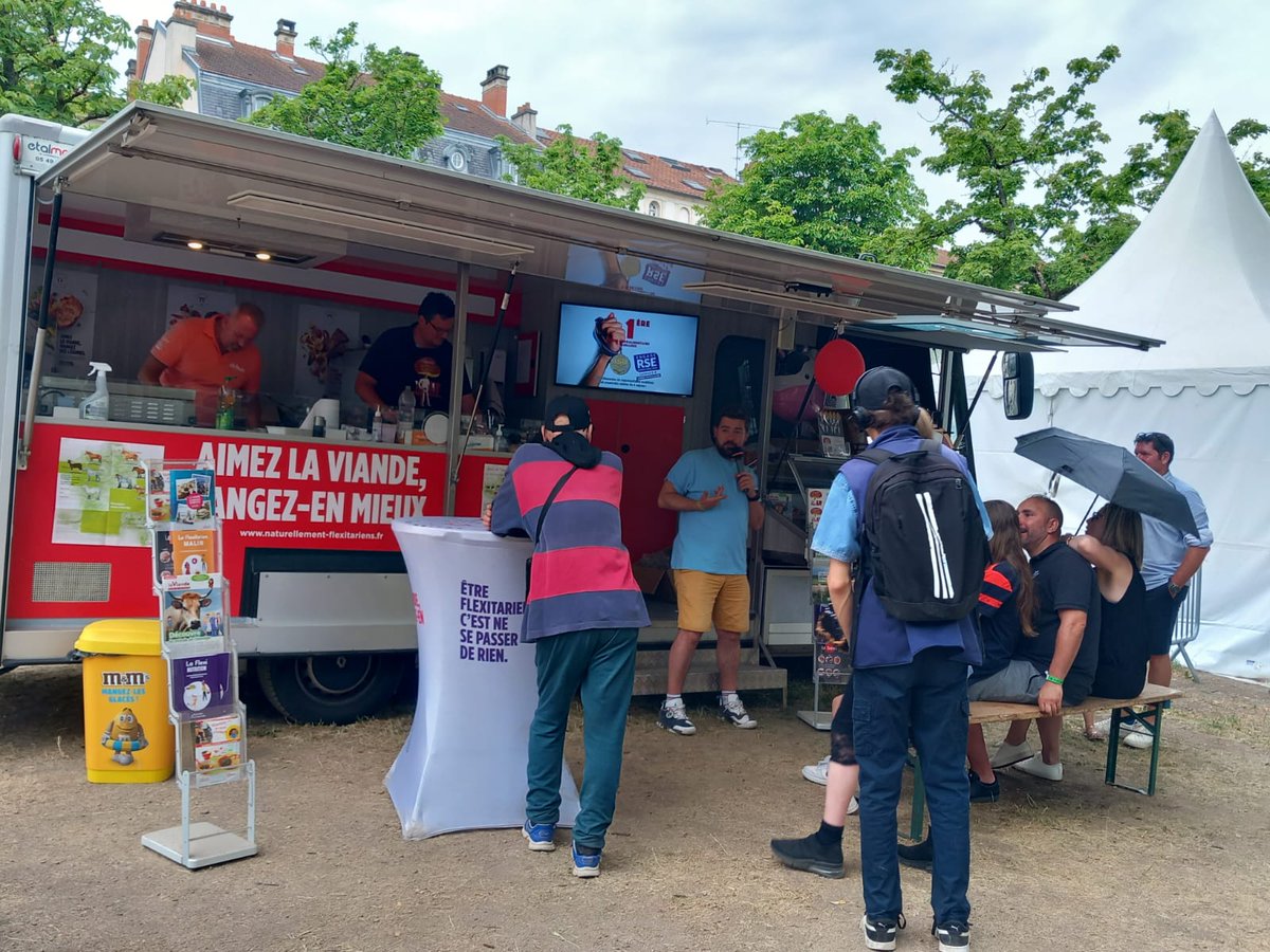 ViandeTerroirGE's tweet photo. Clap de fin pour la Ferme de Stan @JA_54000 @VilledeNancy
Encore une belle journée !
#loqualite #viandeduterroirlorrain #viandedurable #viandedequalite #labelrouge https://t.co/yOjTwLSiR2
