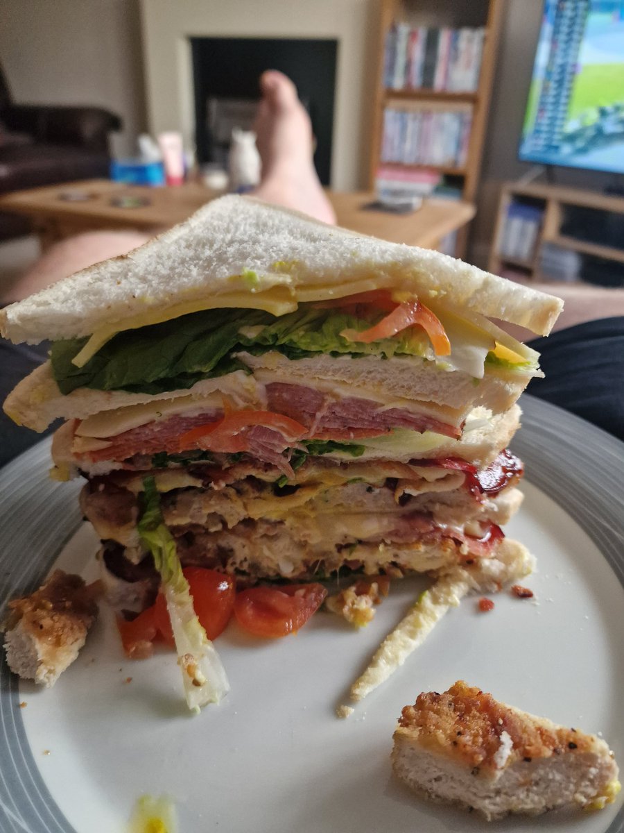 DropItMikeItsHo's tweet photo. This is a normal size sandwich right? Just a small snack for the F1... https://t.co/pDL3YfsZZN
