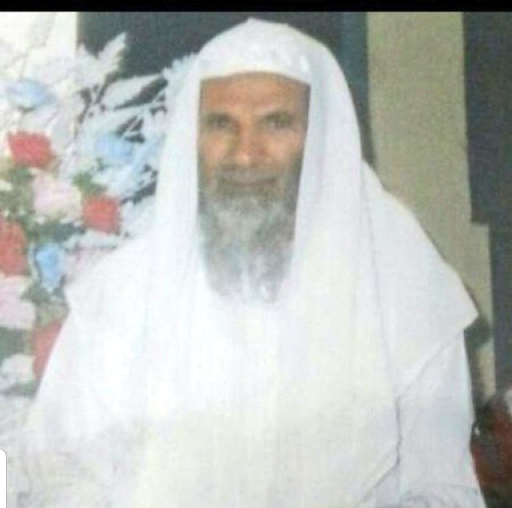 #يوم_الاب_العالمي
من بعدِ أن جفّ نهرُ الشعرِ في  شفتي 
واصفرَّ  وجهُ  الأماني  وانزوتْ  لغتي  

من بعدِ  هذا  الظلامِ   السرمديّ  على
عُنّابِ روحي،  وماجتْ  بالأسى رئتي

أأحضنُ     العيدَ     أفراحاَ     وأنفثُه
بِشْراً، وقد غِبتَ عن  دنيايَ  يا أبتي؟!
=
رحمك الله وأسكنك الفردوس