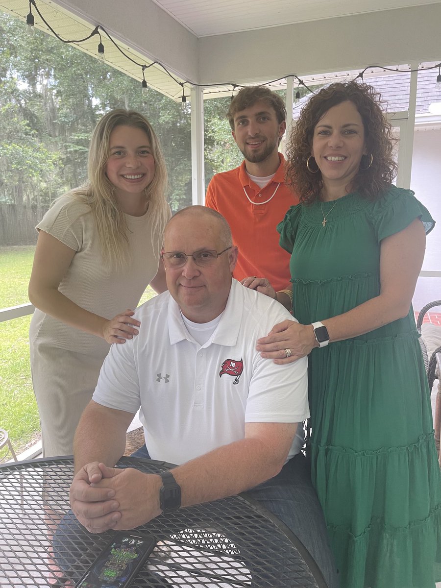 CoachBradleyWa1's tweet photo. Great Father’s Day, very blessed to hangout with this crew!😁 https://t.co/rR0oFEb1pL