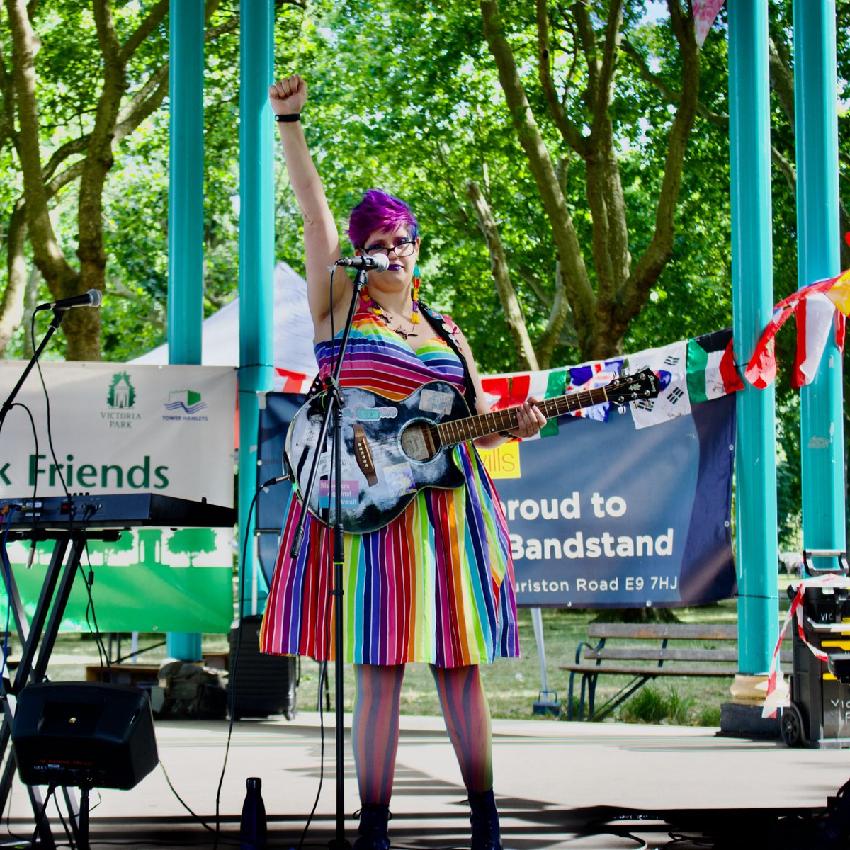 VickyParkFriend's tweet image. This Sunday - #Pride2023 Picnic  - @bleedingobvs (Host) / Music In Our Underpants / Archway Big Band / Alice Nicolls - bring a blanket, sunscreen, food/drink, children (Splash open) - Thanks VP Rangers @thevents @Savills VP  #MayorsCommunityWeekend @MayorofLondon @TNLComFund