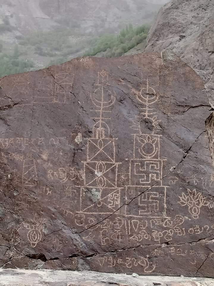 This ancient relic, carved on a large rock, is located on the banks of the Shyok River, in a village Balghar in Ghanche district of Gilgit Baltistan.
The inscriptions and signs written on this rock are unable to be understood by the new generations.