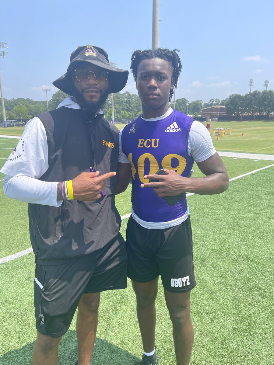 NasNewkirk's tweet photo. Blessed to receive a offer from East Carolina University 💜💛 #AGTG @ECUPiratesFB @Dyrell_Roberts @Coach__Roy_Tesh @DBoyzFootball @AntonioHall336 @CALLMEDBEST @e43fitness @American_Conf https://t.co/pFAb8iwMjK