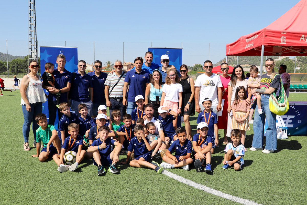 ➡️ CLAUSURA ESCUELA DE FÚTBOL AFE MURCIA.

Ayer se celebró la fiesta de clausura de las #EscuelasAFE de Murcia. 👏

Broche de oro para finalizar una gran temporada de todos los equipos de Murcia ⚽️🔚