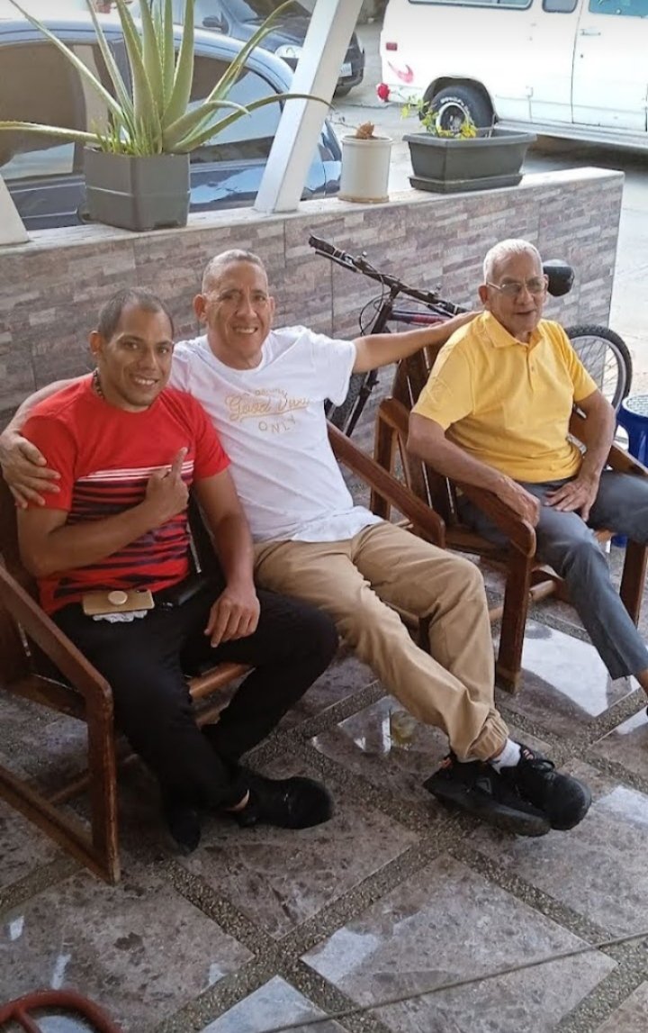 Feliz día del Padre, muchas bendiciones a todos esos hombre que realizan su rol como debe ser.