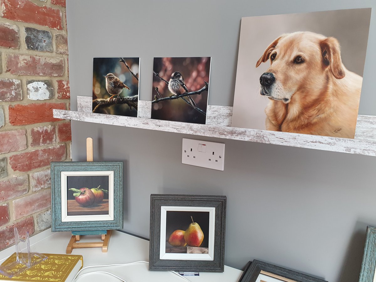 Quite an eclectic collection of paintings in the studio at the moment 😂

#artistoninstagram #artistsofinstagram #ilovepainting #loveart #artgallery #oilpaintings #stilllife #labrador #goldenlab #paintings #paintingart #paintingminis #painting🎨 #artoninsta #artistsoninstagram