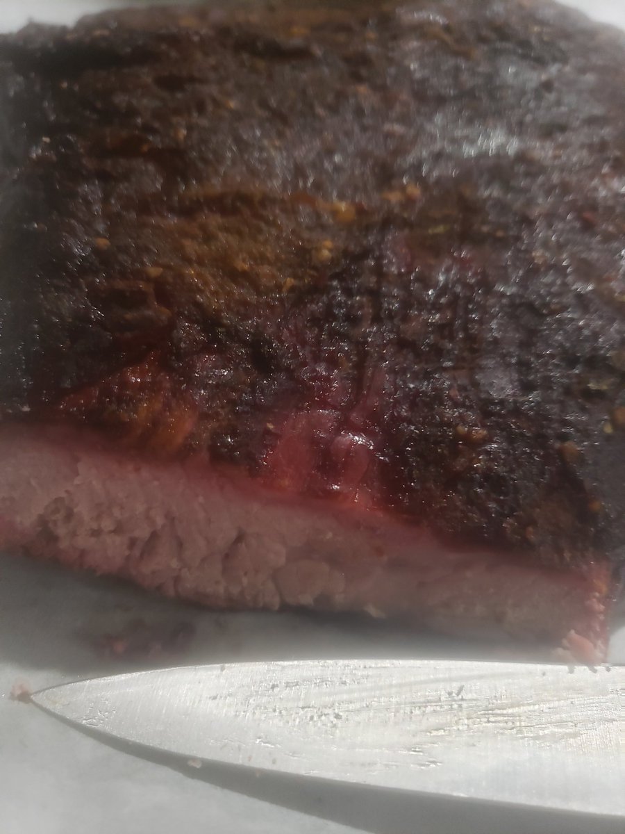 Just took it off of the grill and brought it inside the house. Holy hell this is delicious and I have to stop eating it if I want to save some for dinner. #ArtsyChefCooks #ArtsyChefGrills #SmokedBrisket