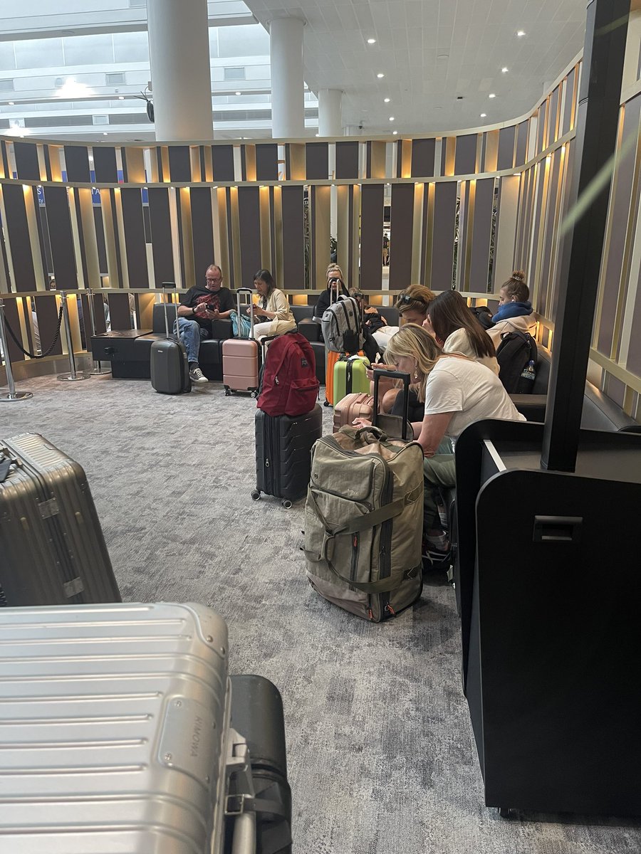 Ezinwa O tweet media