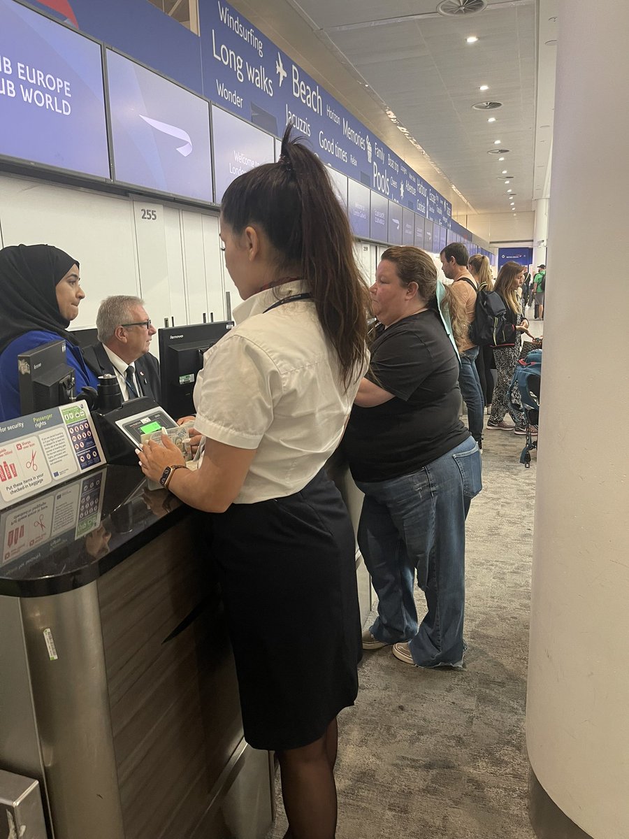 Ezinwa O tweet media