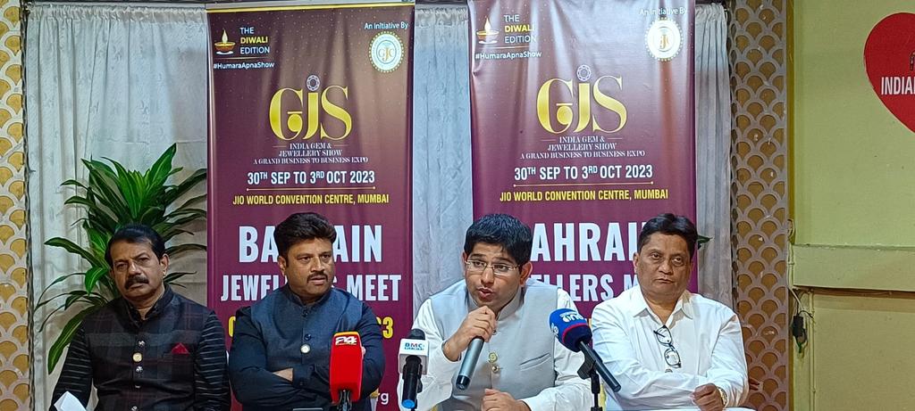 GJCIndia's tweet photo. The press meet for the highly anticipated Jewellers Meet took place in Bahrain on 18th June 2023. 🌍💎
#PressMeet #JewellersMeet #bahrain #IndustryUpdates #Inspiration #Innovation #media #Humaraapnashow #GJC #gjs2023 #gjsjewellersmeet https://t.co/WTFdvQbpuA